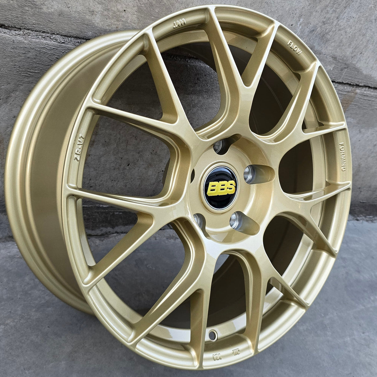 SET DE 4 LLANTAS BBS REV7 *. Aro 17 - 5x120. Color Dorado. (ZR-V7)