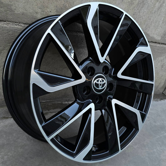 SET DE 4 LLANTAS TOYOTA. Aro 17 - 5x100. Color Cromado Fondo Negro. (DX381)