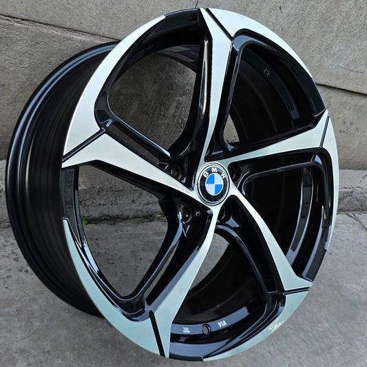 SET DE 4 LLANTAS BMW *. Aro 18 - 5x112. Color Cromado Fondo Negro. (ULF19)