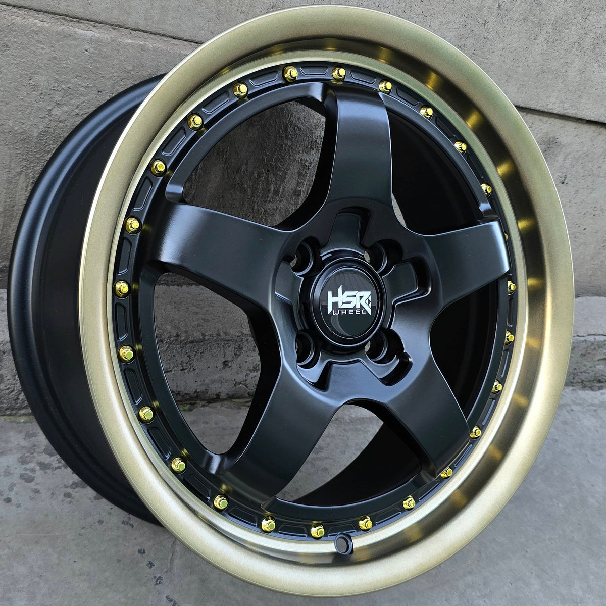 SET DE 4 LLANTAS Color Negro Bronce. Aro 16 - 4x100. (BOB)