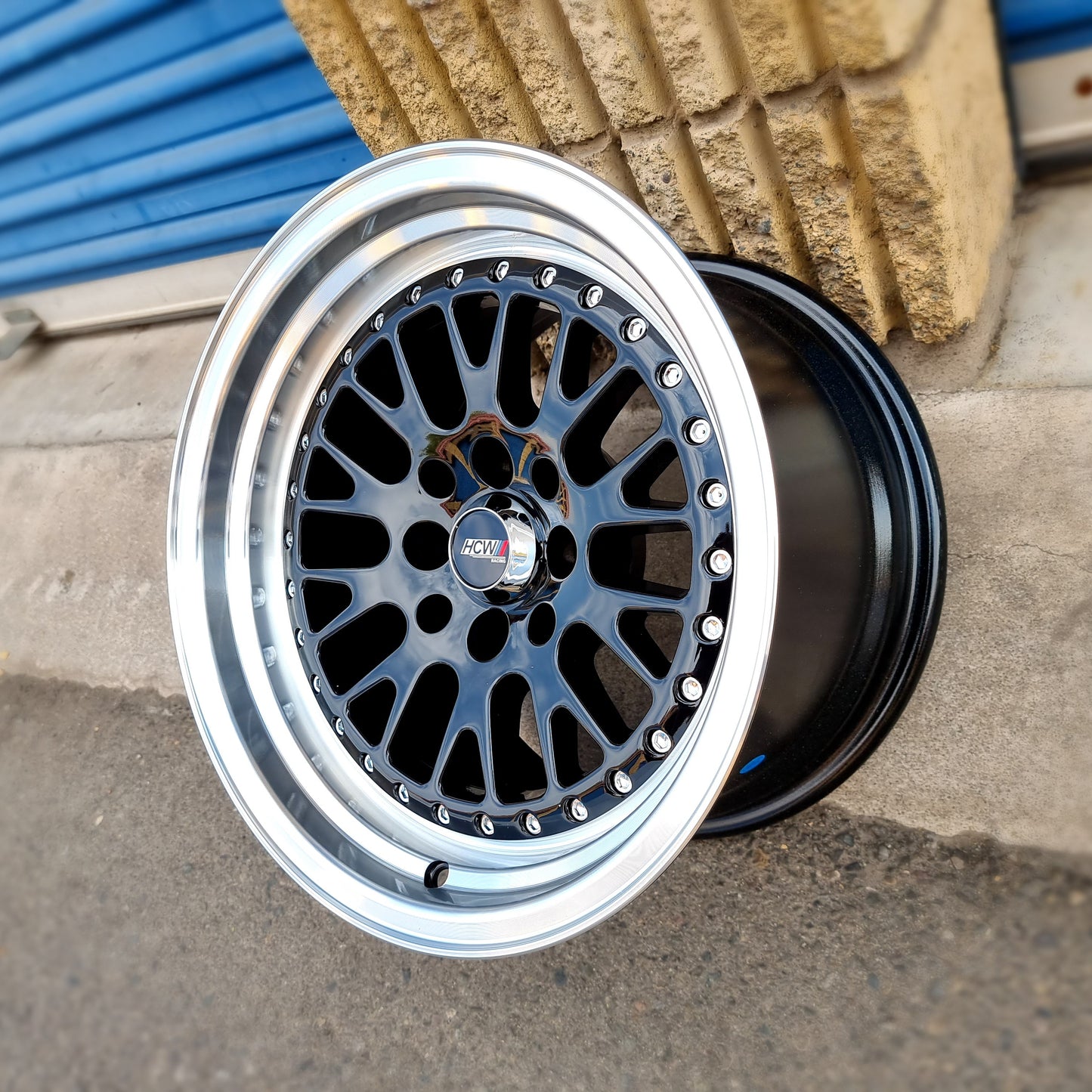 SET DE LLANTAS MODELO 15C355A. Aro 15-4x114, 4x100 .Color Negro Aro Cromado .(15C355A).