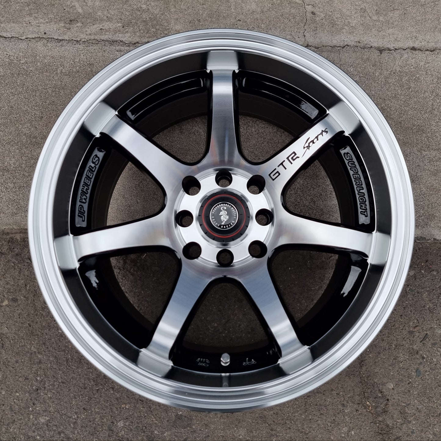 SET DE LLANTAS MODELO  356. Aro 15-4x114, 4x100 .Color Cromado Fondo Negro .(356).