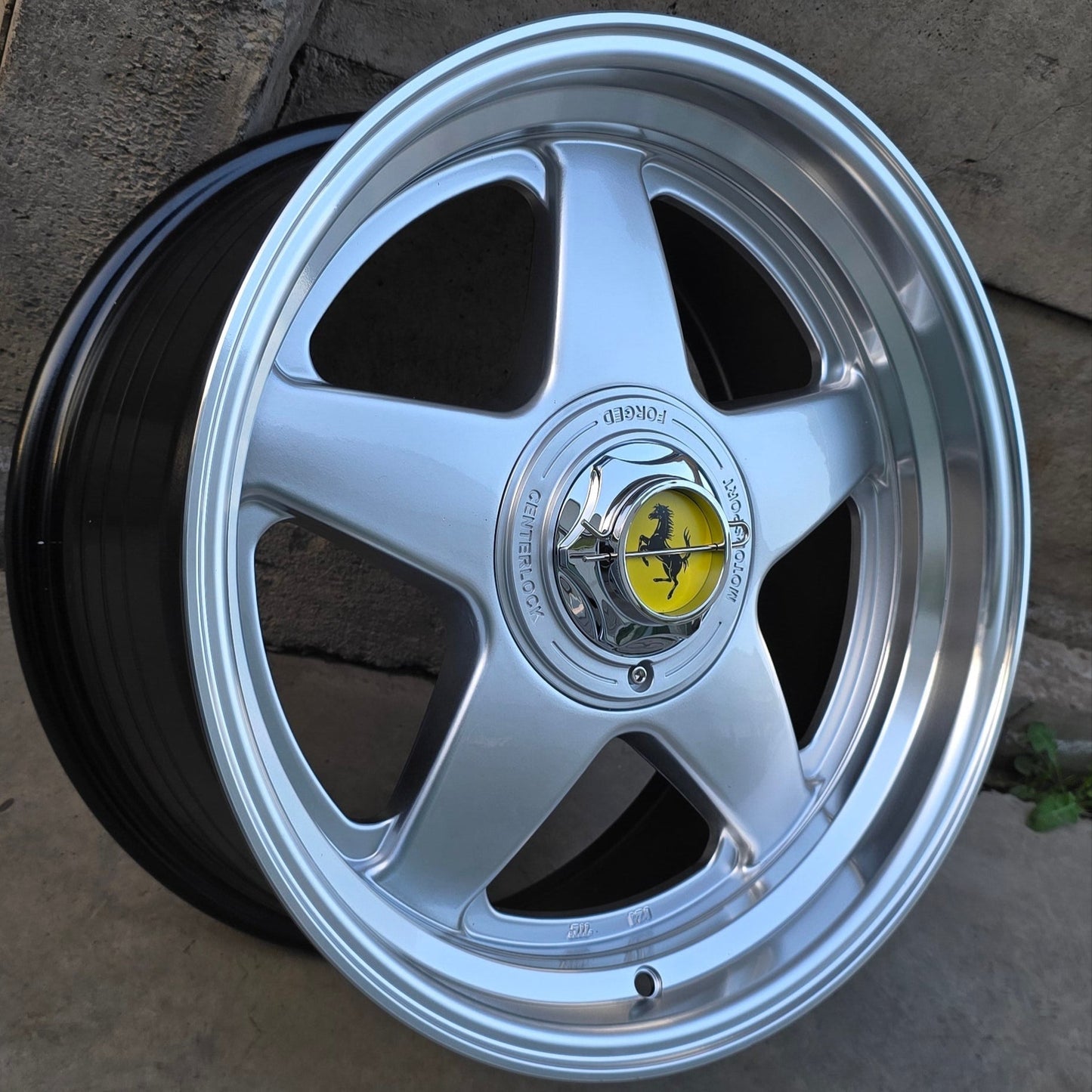 SET DE LLANTAS FERRARI  COLOR Plateado Aro Cromado. Aro 17- 5x100, 5x114 (1922)