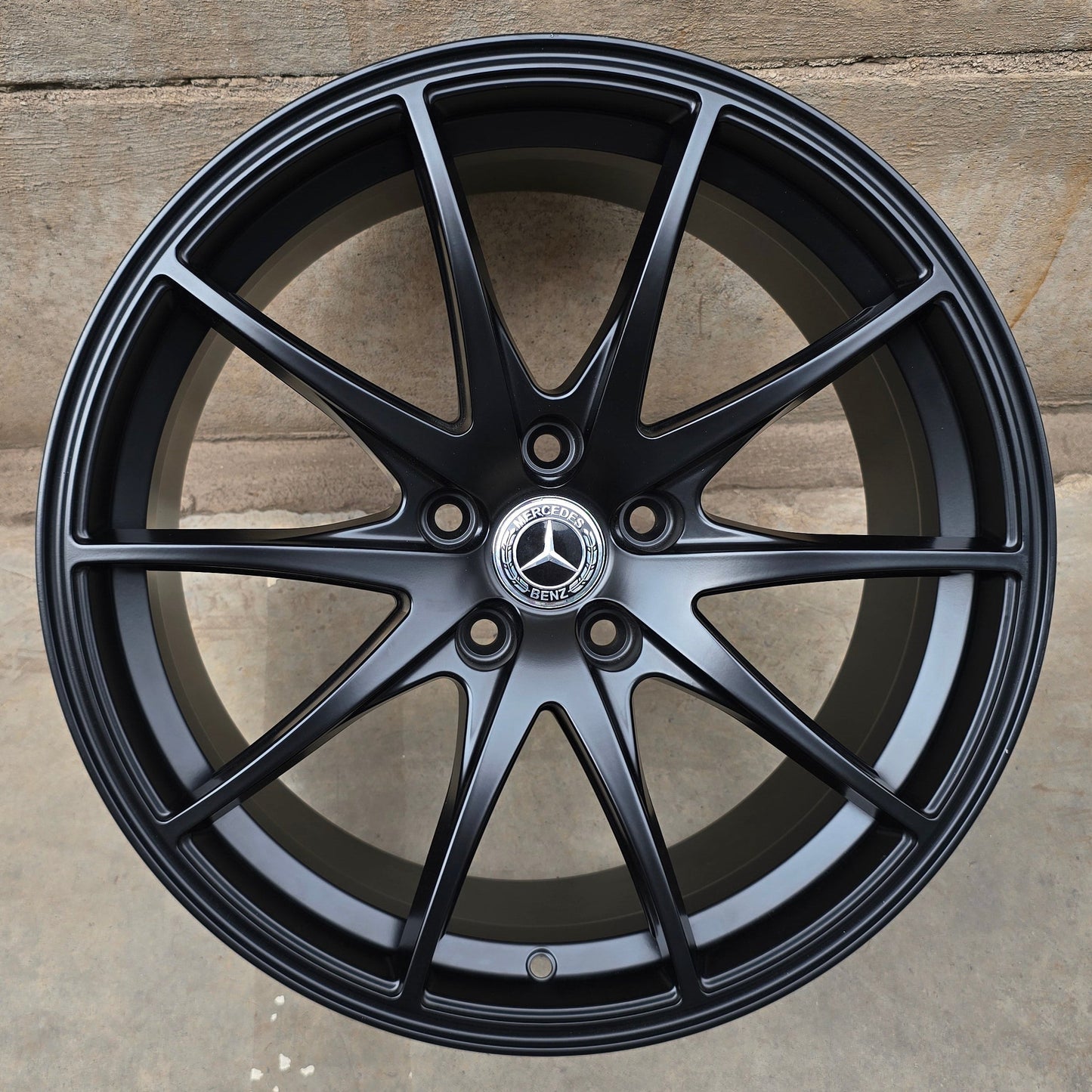 SET DE 4 LLANTAS MERCEDES *. Aro 18 - 5x112. Color Negro. (18CG25C)