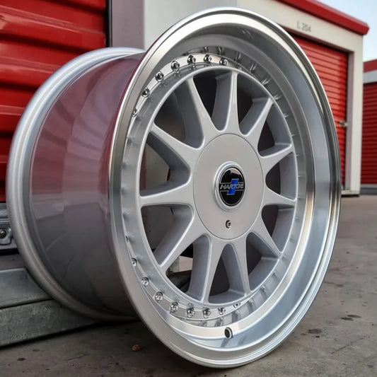SET DE LLANTAS HEARTGE. Aro 17- 4x100. .Color Plateado Aro Cromado .(5004).