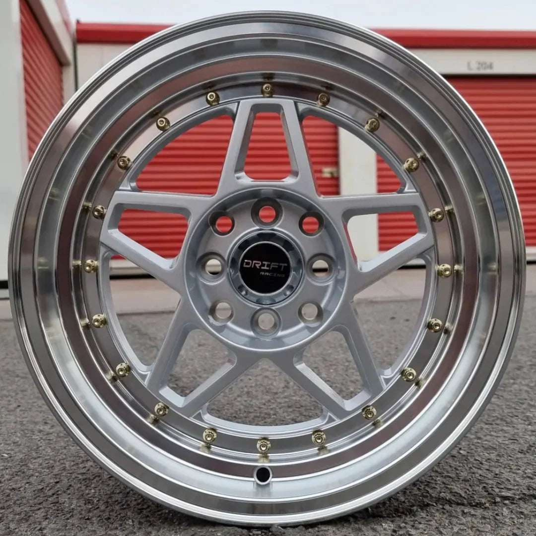 SET DE LLANTAS MODELO 15CLG47A. Aro 15-4x100 .Color Plateado Aro Cromado .(15CLG47A).