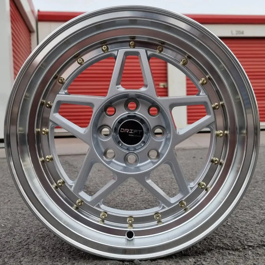 SET DE LLANTAS MODELO 15CLG47A. Aro 15-4x100 .Color Plateado Aro Cromado .(15CLG47A).