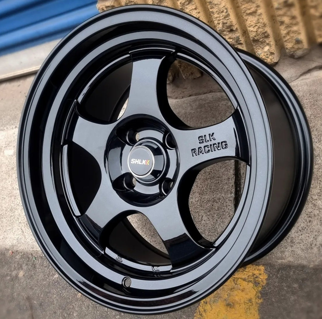 SET DE LLANTAS WORK MEISTER. Aro 15-4x100 .Color Negro Brillante .(1462).