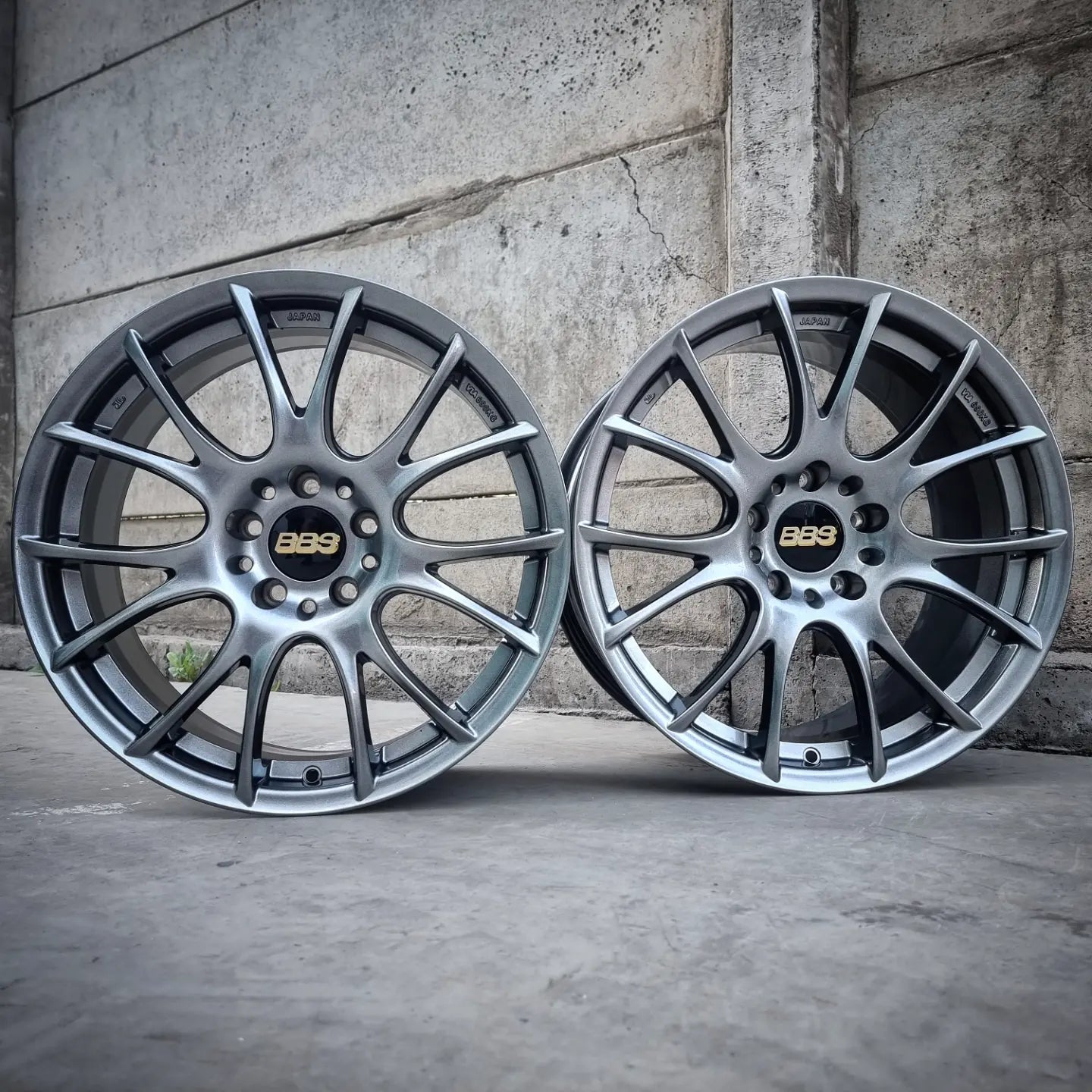SET DE LLANTAS BBS REV COLOR Grafito Metalizado. Aro 18 - 5x114 (886)