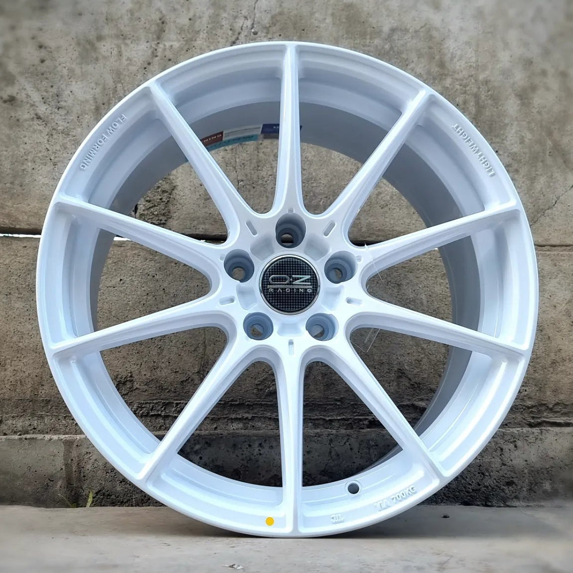 SET DE LLANTAS OZ HYPER GT COLOR Blanco. Aro 18 - 5x112 (VLF02)