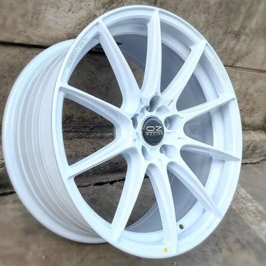 SET DE LLANTAS OZ HYPER GT COLOR Blanco. Aro 18 - 5x112 (VLF02)