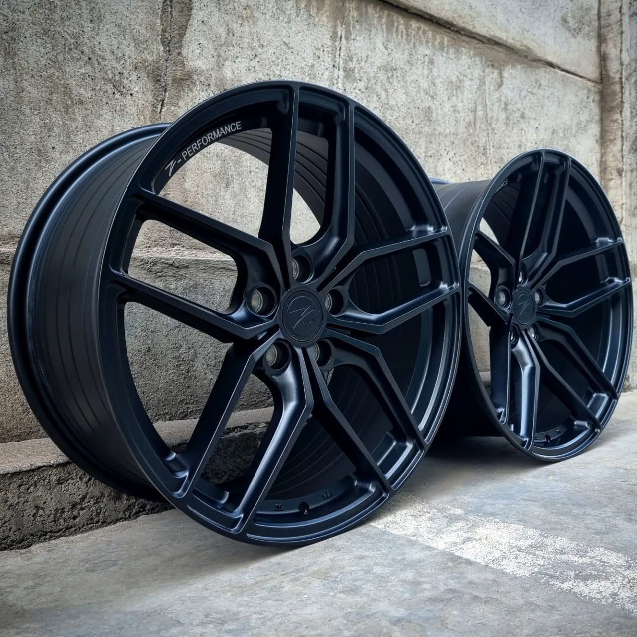 SET DE LLANTAS Z PERFORMANCE  . Aro-19-5x114 .Color Negro .(370).