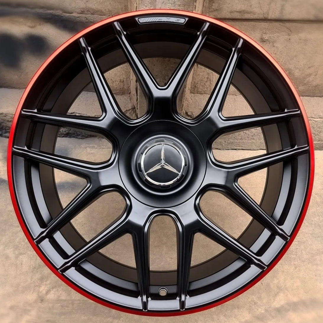 SET DE LLANTAS MERCEDEZ COLOR Negro Mate Linea Roja. Aro 19 - 5x112. (DIM7001)