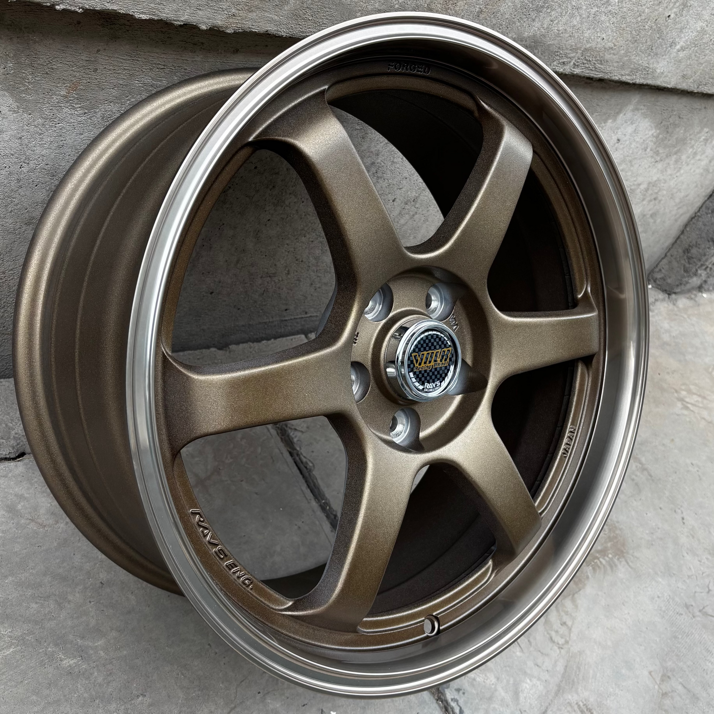 SET DE 4 LLANTAS VOLK TE37. Aro 18 - 5x112. Color Bronce. (KCR)