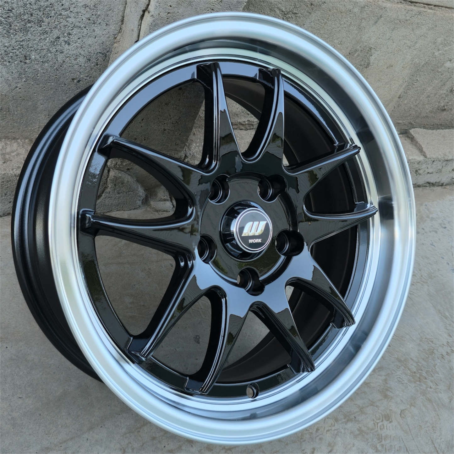 SET DE 4 LLANTAS WORK EMOTION. Aro 16 - 5x112, 5x114. Doble Apernadura. Color Negro Aro Cromado. (16B6899B)