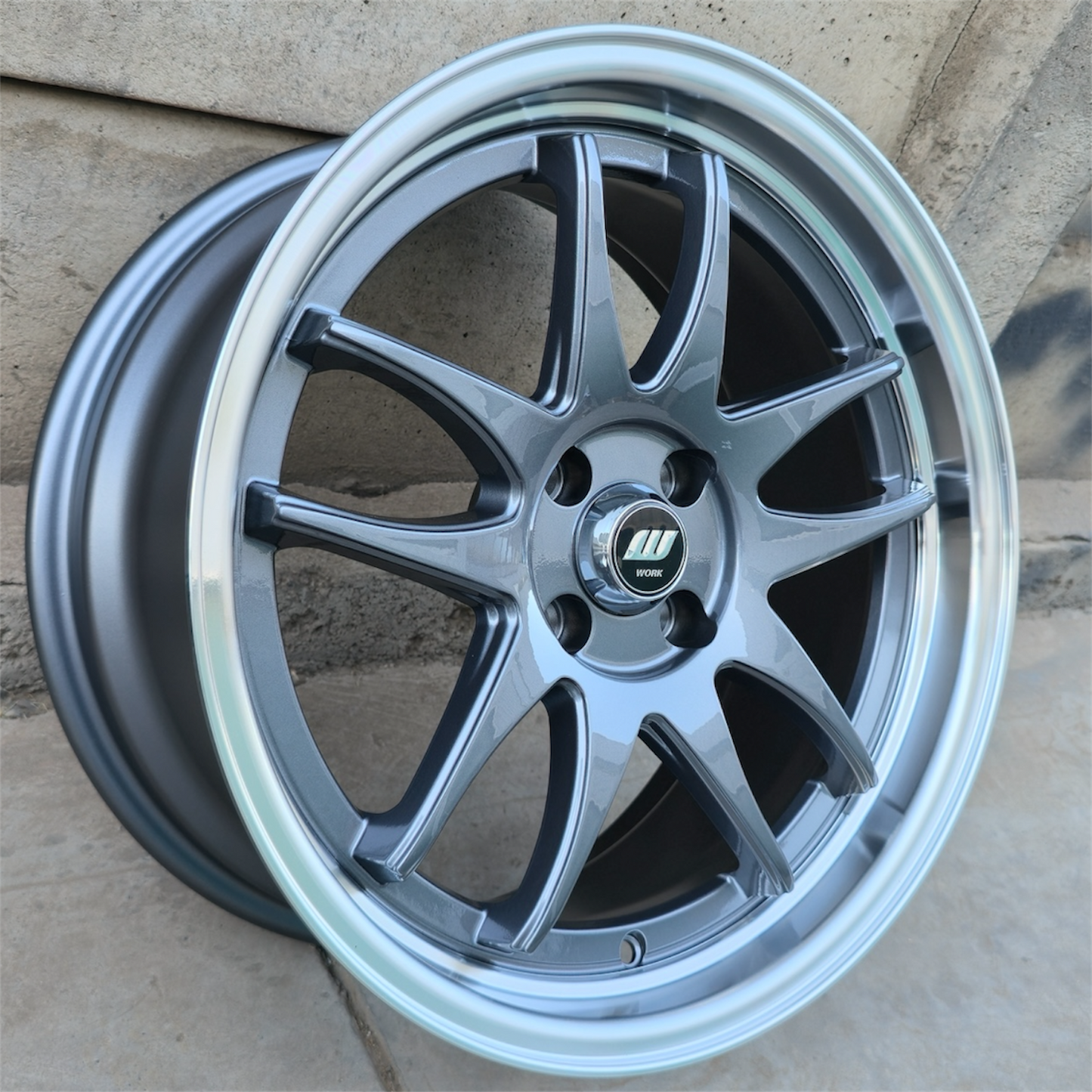 SET DE 4 LLANTAS WORK EMOTION. Aro 15 - 4x100. Color Grafito Aro Cromado. (15B5899B)